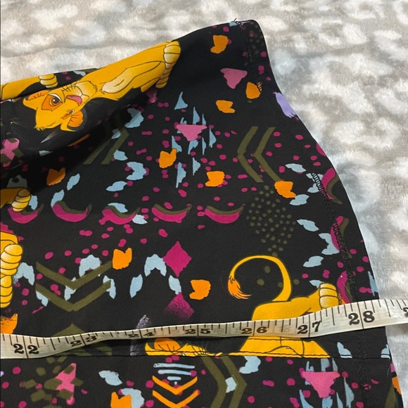 Disney Lion King Simba Print Short Sleeve Scrub Top - Picture 7 of 9